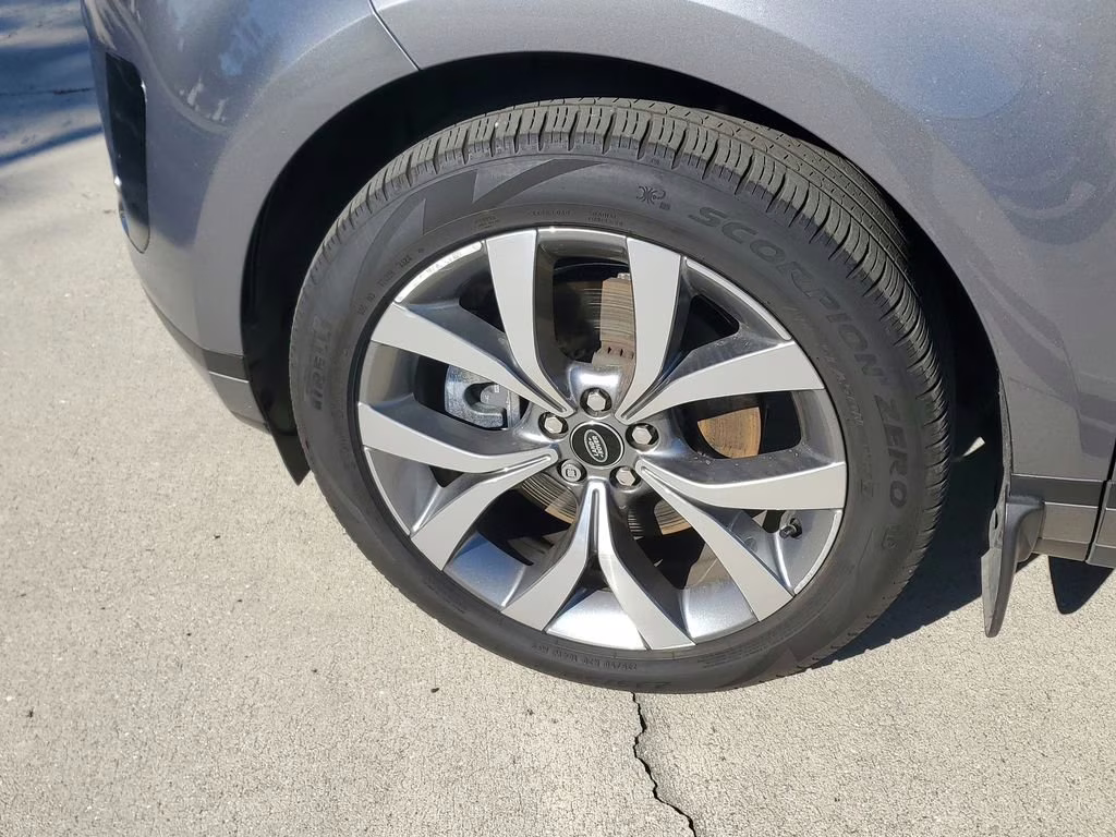 2023 Seoul Pearl Silver Metallic Land Rover Range Rover Evoque SE AWD SUV