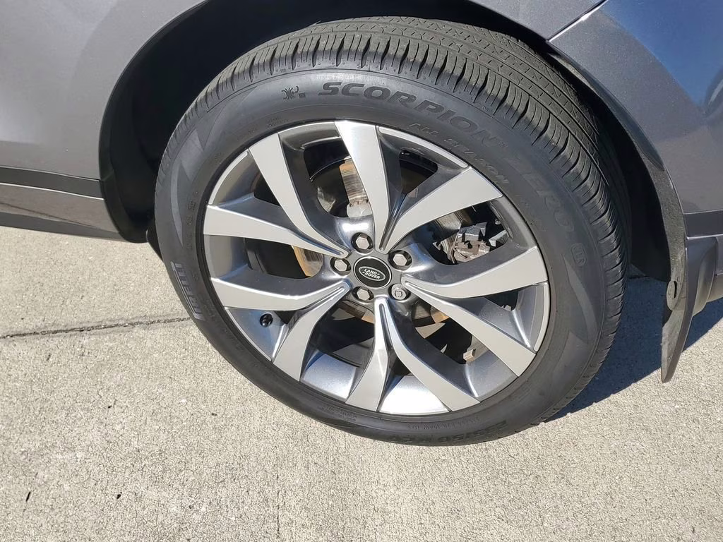 2023 Seoul Pearl Silver Metallic Land Rover Range Rover Evoque SE AWD SUV