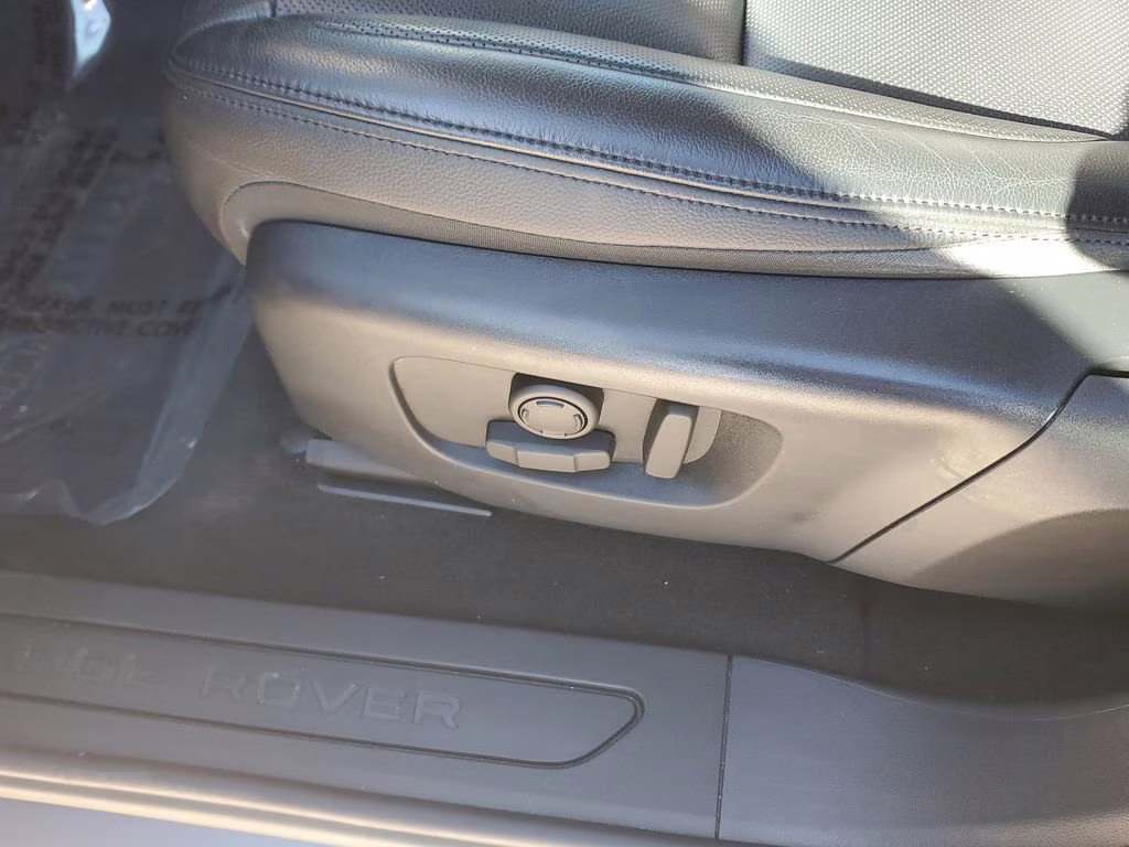 2023 Seoul Pearl Silver Metallic Land Rover Range Rover Evoque SE AWD SUV