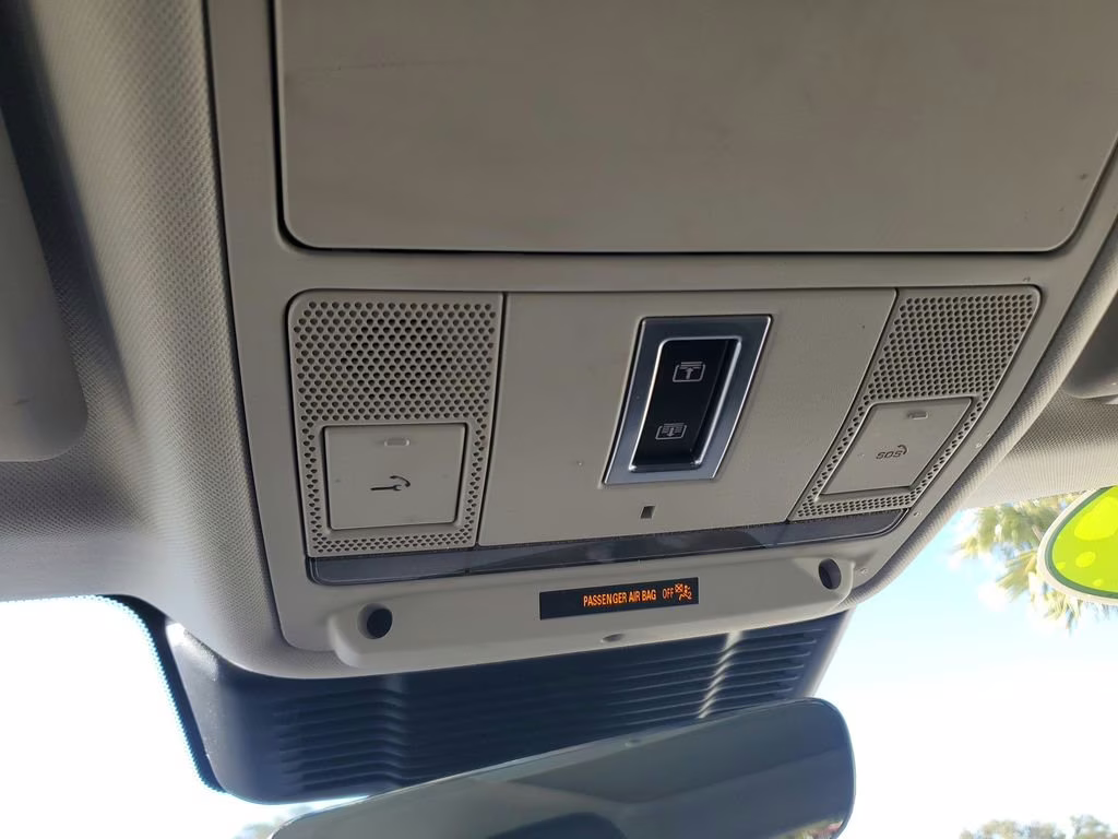 2023 Seoul Pearl Silver Metallic Land Rover Range Rover Evoque SE AWD SUV