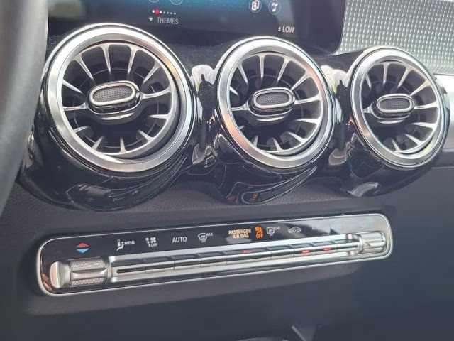 2022 Black Mercedes-Benz GLB GLB 250 FWD SUV