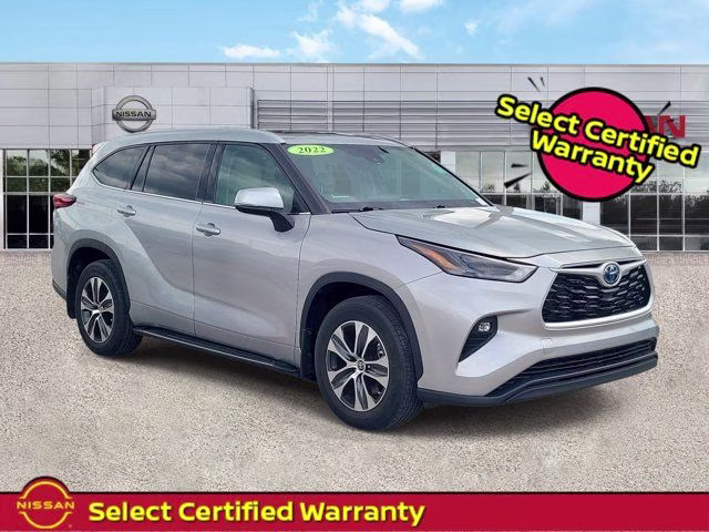 2022 Celestial Silver Metallic Toyota Highlander Hybrid XLE AWD SUV