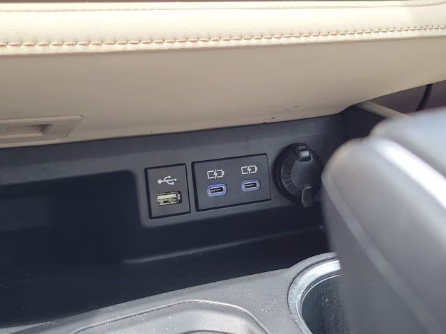 2022 Celestial Silver Metallic Toyota Highlander Hybrid XLE AWD SUV