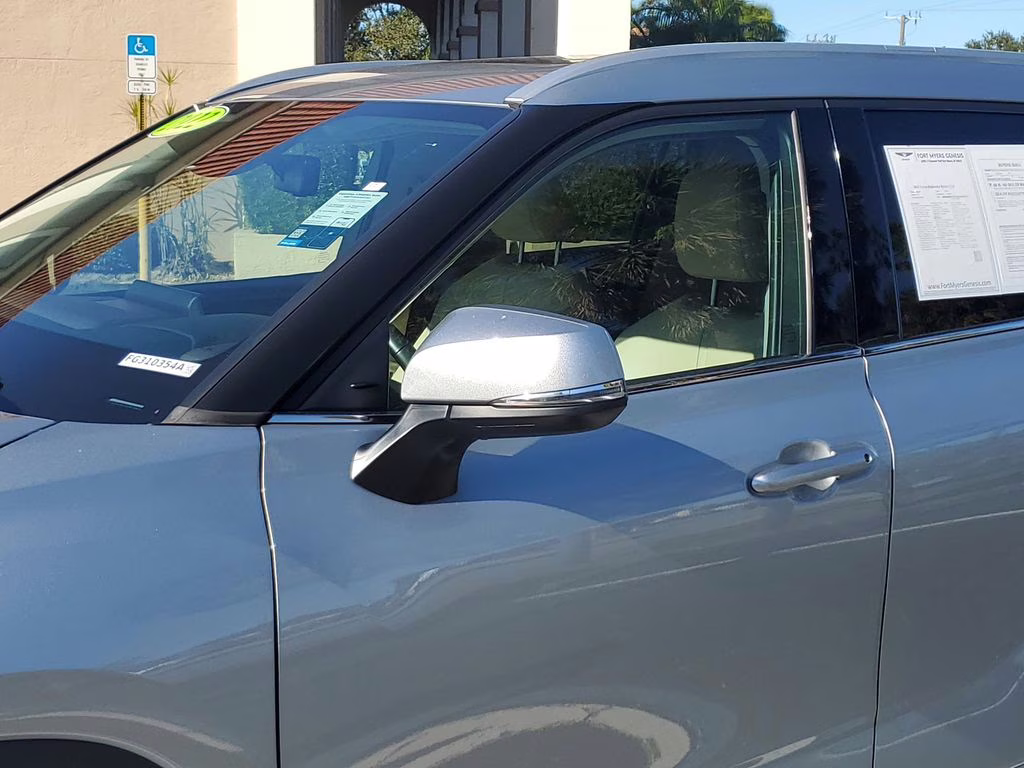 2022 SILVER Toyota Highlander Hybrid Hybrid XLE AWD Crossover