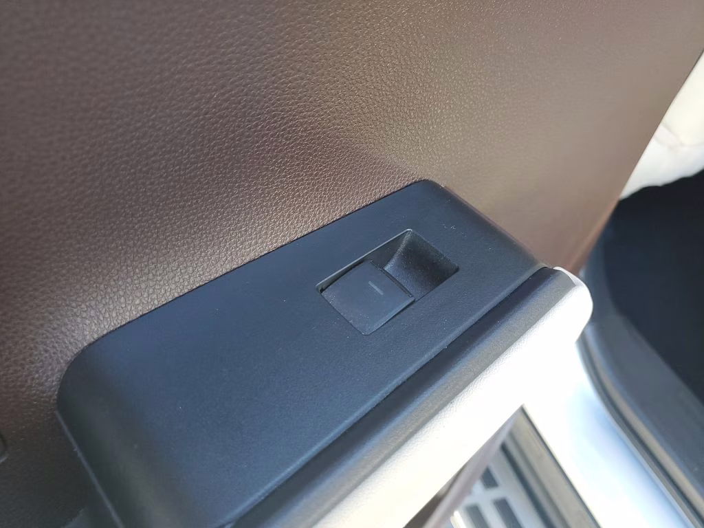 2022 SILVER Toyota Highlander Hybrid Hybrid XLE AWD Crossover