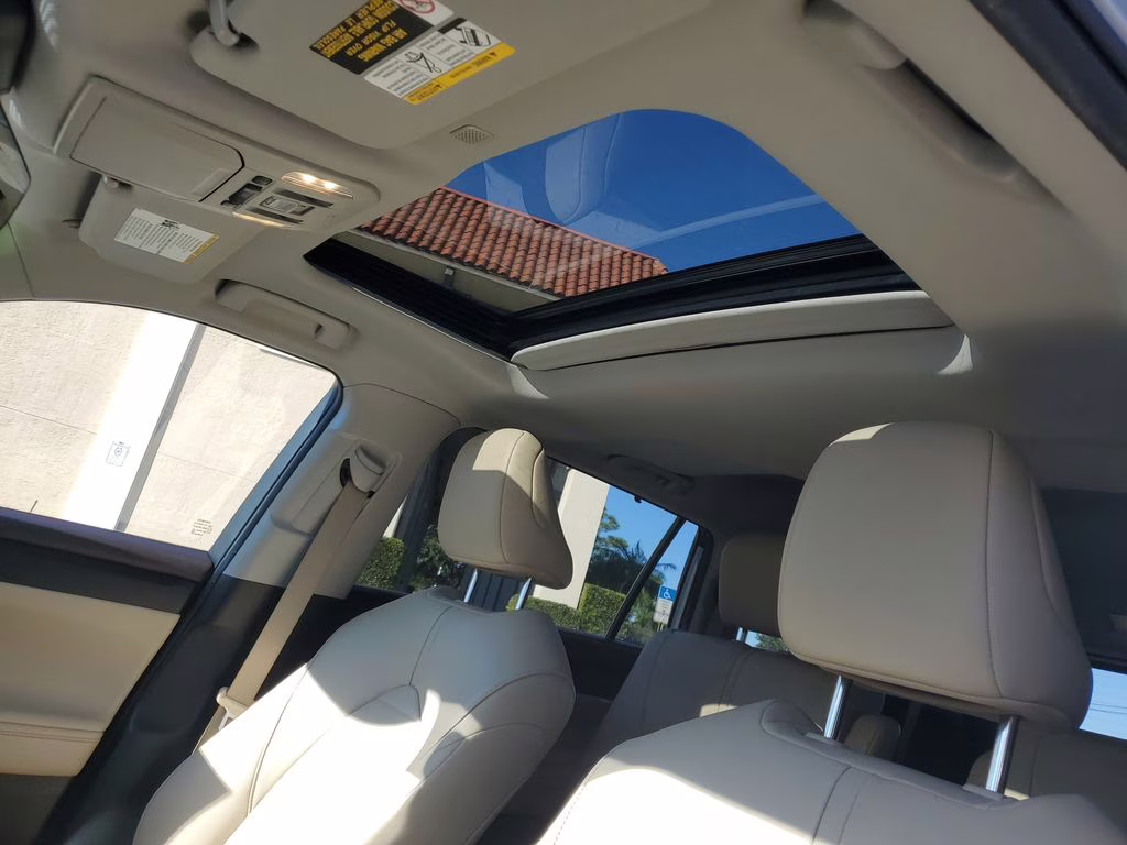 2022 SILVER Toyota Highlander Hybrid Hybrid XLE AWD Crossover