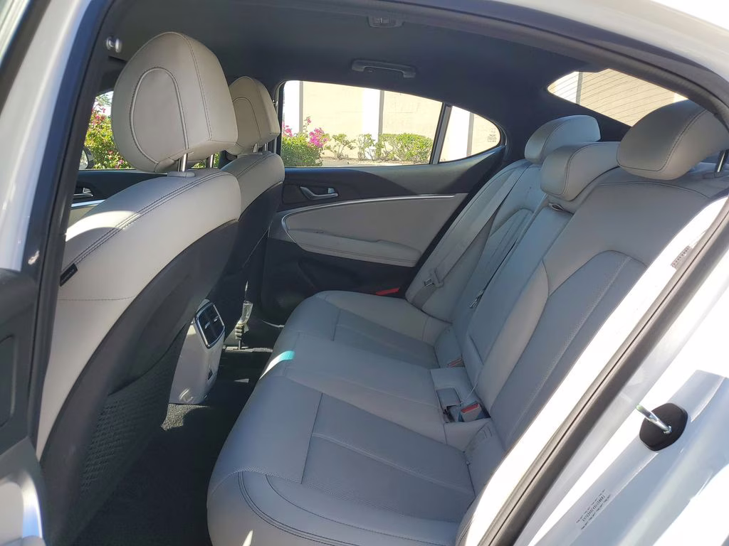 2025 Uyuni White Genesis G70 2.5T Certified RWD Sedan