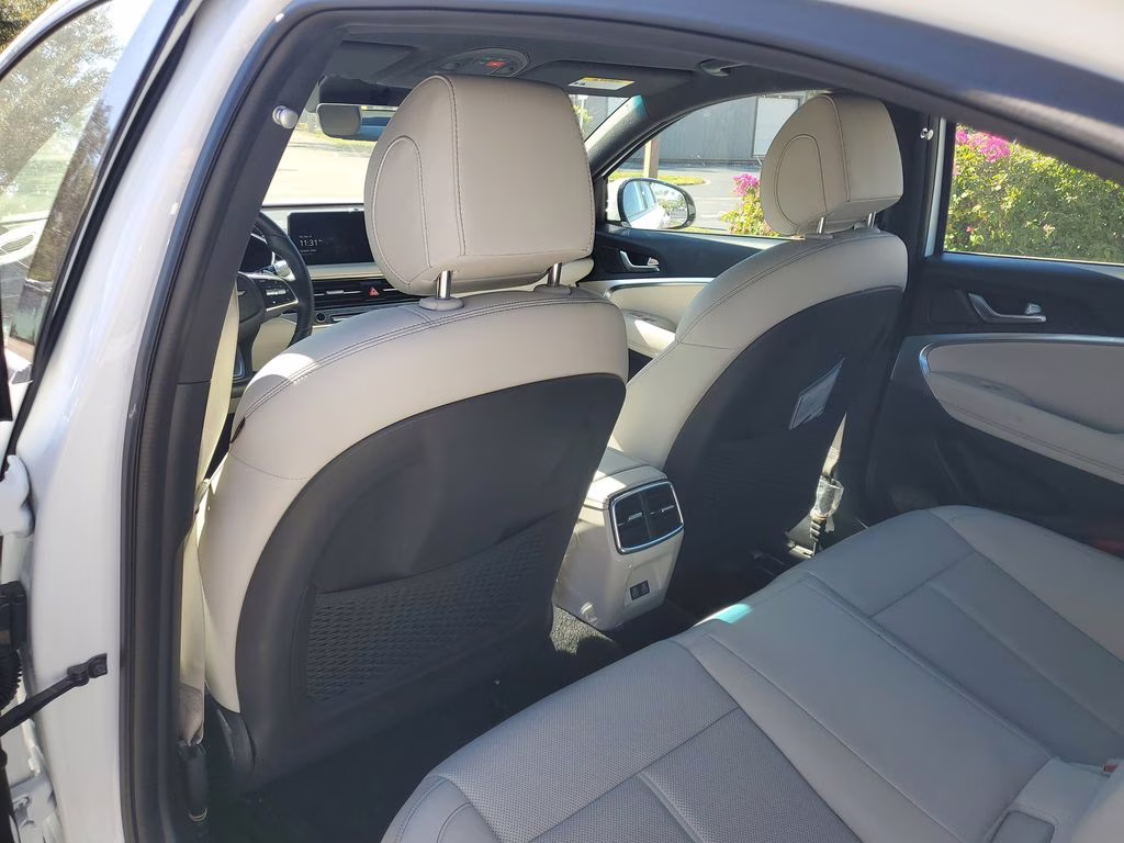 2025 Uyuni White Genesis G70 2.5T Certified RWD Sedan