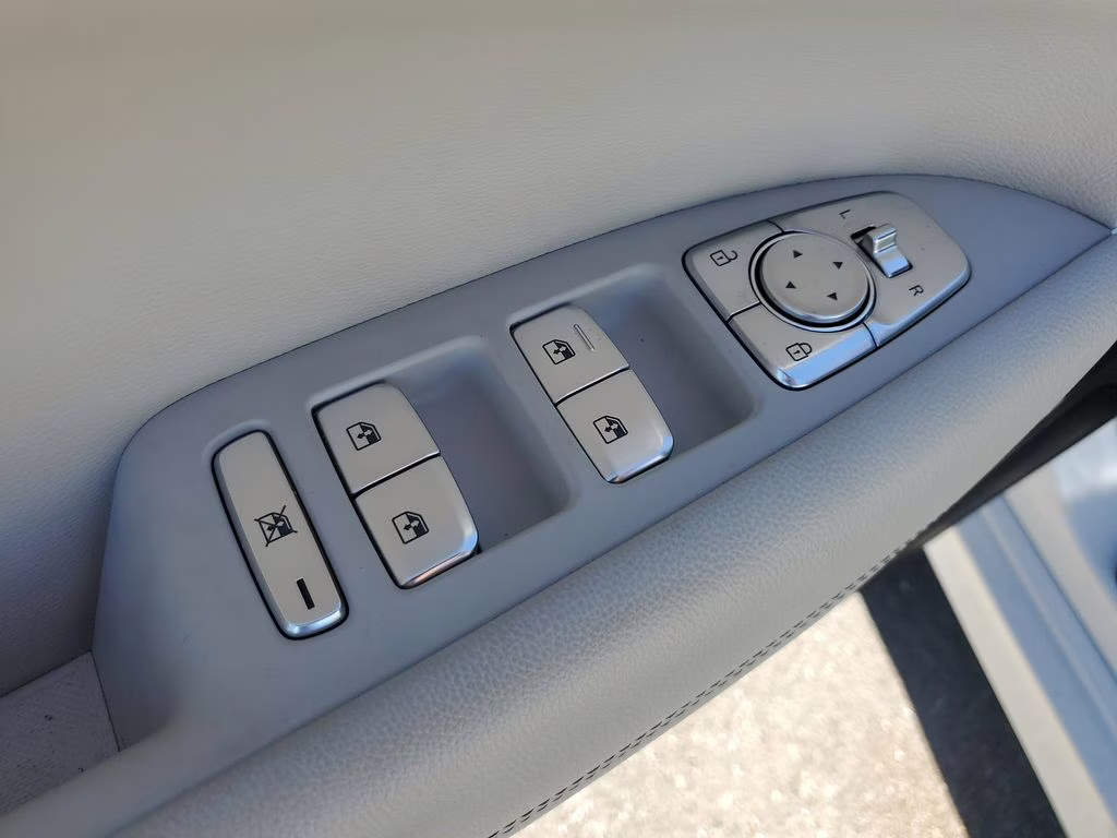 2025 Uyuni White Genesis G70 2.5T Certified RWD Sedan