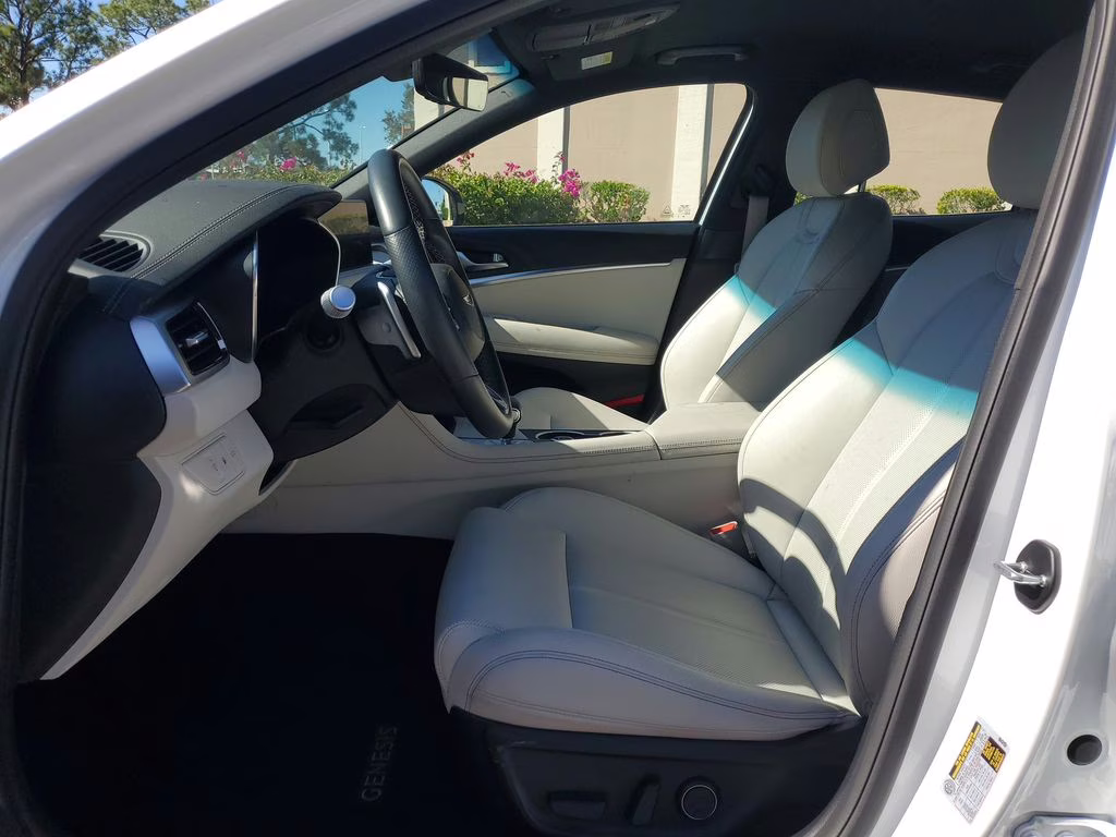 2025 Uyuni White Genesis G70 2.5T Certified RWD Sedan