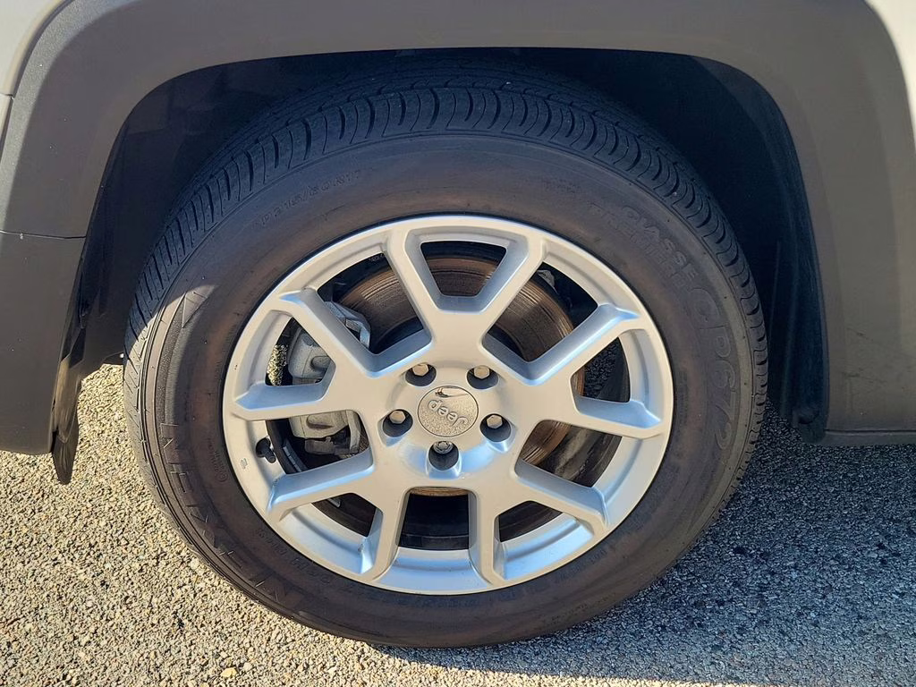 2021 Glacier Metallic Clearcoat Jeep Renegade Latitude FWD SUV