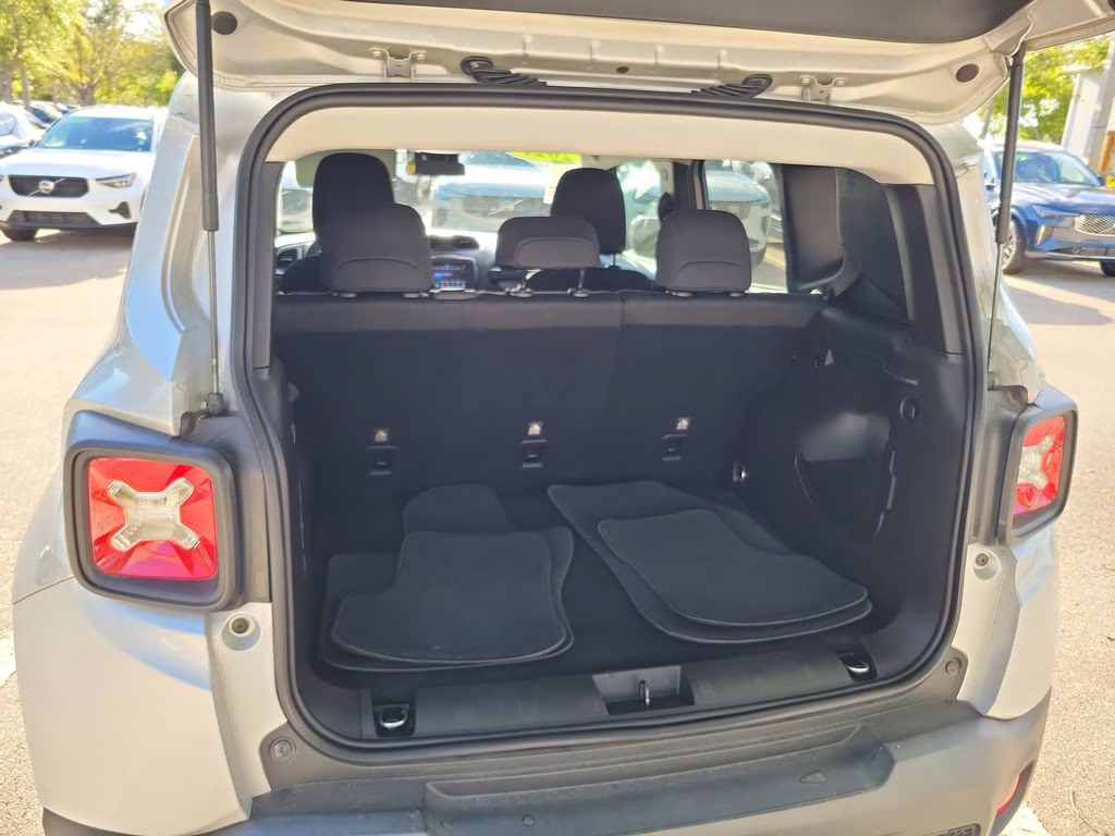 2021 Glacier Metallic Clearcoat Jeep Renegade Latitude FWD SUV