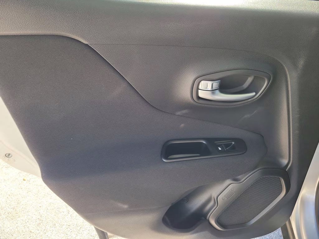 2021 Glacier Metallic Clearcoat Jeep Renegade Latitude FWD SUV