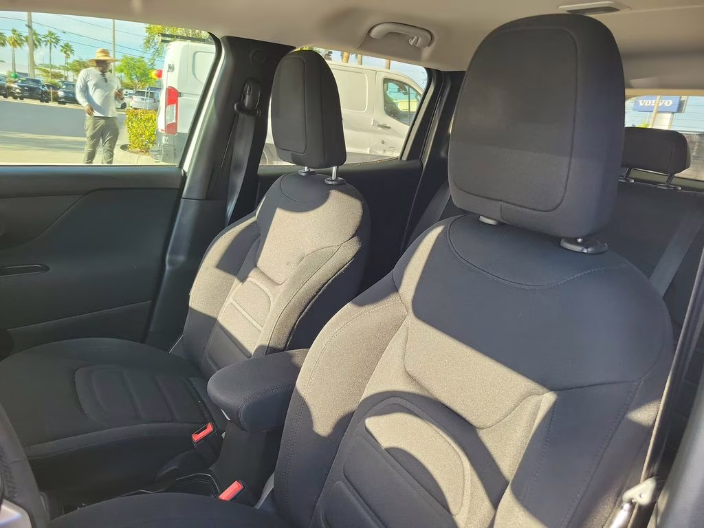 2021 Glacier Metallic Clearcoat Jeep Renegade Latitude FWD SUV