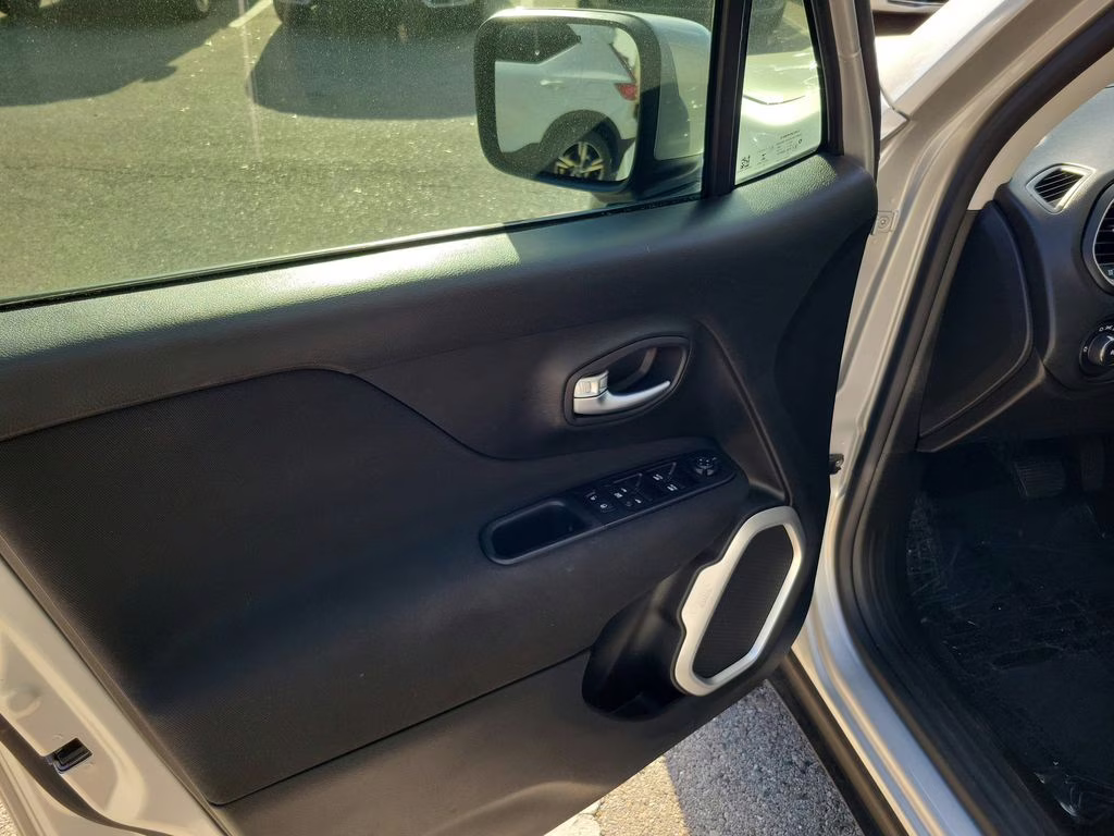 2021 Glacier Metallic Clearcoat Jeep Renegade Latitude FWD SUV