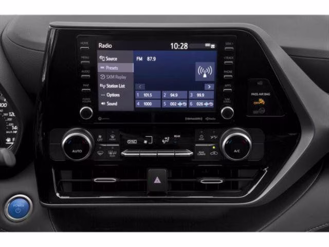2022 Celestial Silver Metallic Toyota Highlander Hybrid XLE AWD SUV