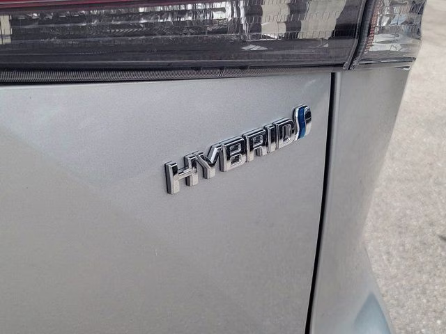 2022 Celestial Silver Metallic Toyota Highlander Hybrid XLE AWD SUV