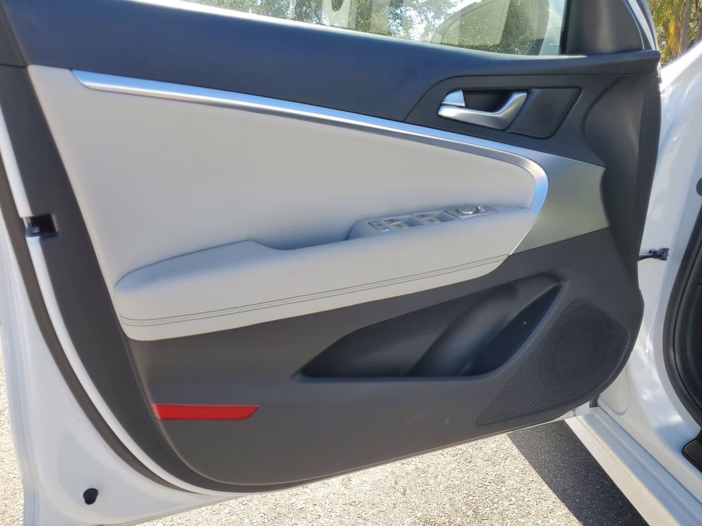2025 Uyuni White Genesis G70 2.5T Certified RWD Sedan