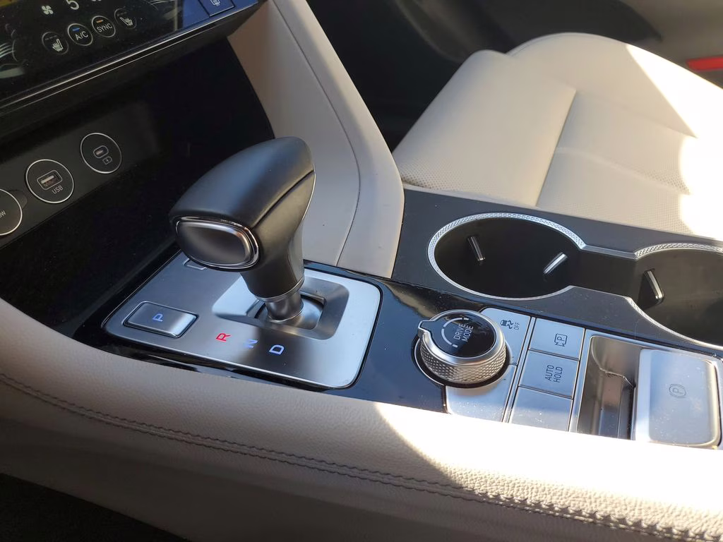 2025 Uyuni White Genesis G70 2.5T Certified RWD Sedan