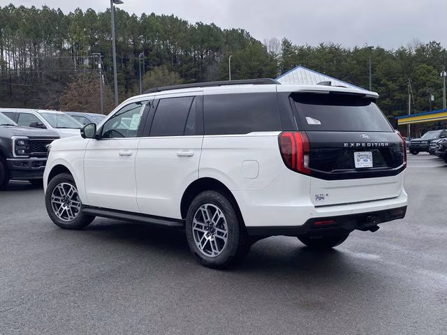 2025 Star White Metallic Tri-Coat Ford Expedition Active 4X4 SUV