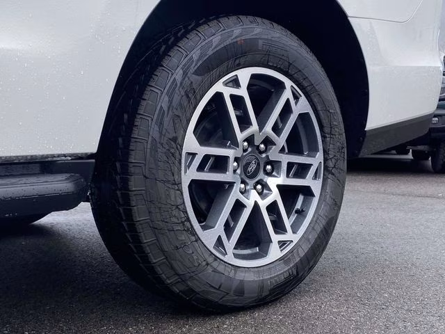 2025 Star White Metallic Tri-Coat Ford Expedition Active 4X4 SUV