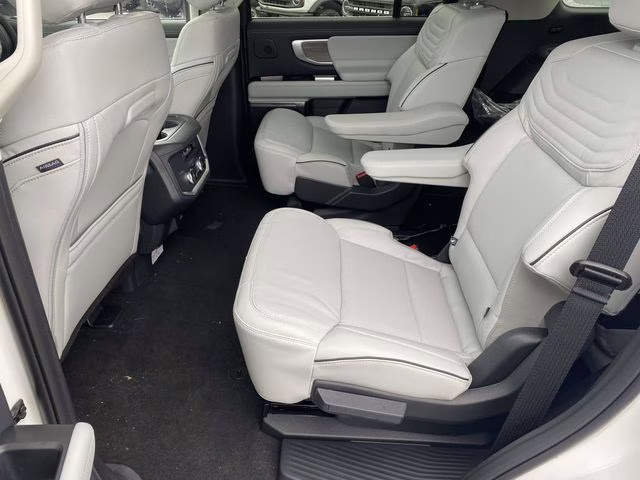 2025 Star White Metallic Tri-Coat Ford Expedition Platinum 4X4 SUV