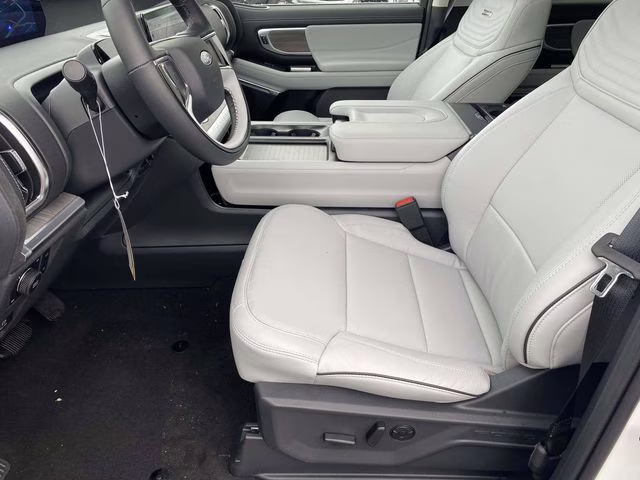 2025 Star White Metallic Tri-Coat Ford Expedition Platinum 4X4 SUV