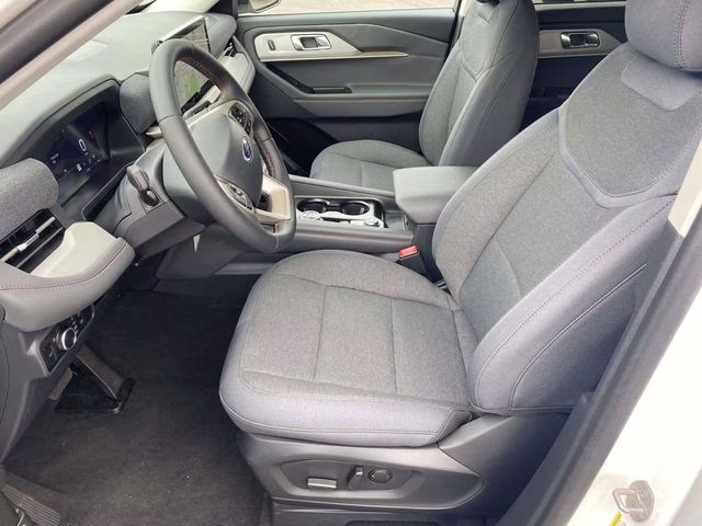 2026 White Metallic Ford Explorer Active 4X4 SUV