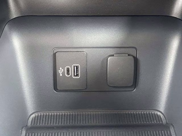 2026 White Metallic Ford Explorer Active 4X4 SUV