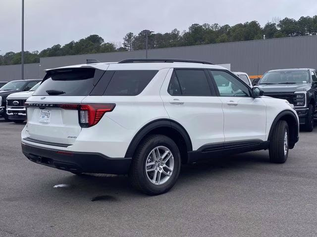 2026 White Metallic Ford Explorer Active 4X4 SUV