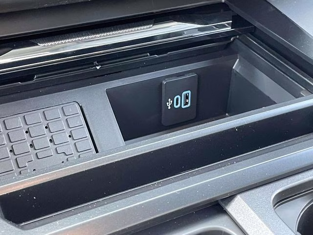 2026 White Metallic Ford Super Duty F-250 SRW Lariat 4X4 Truck