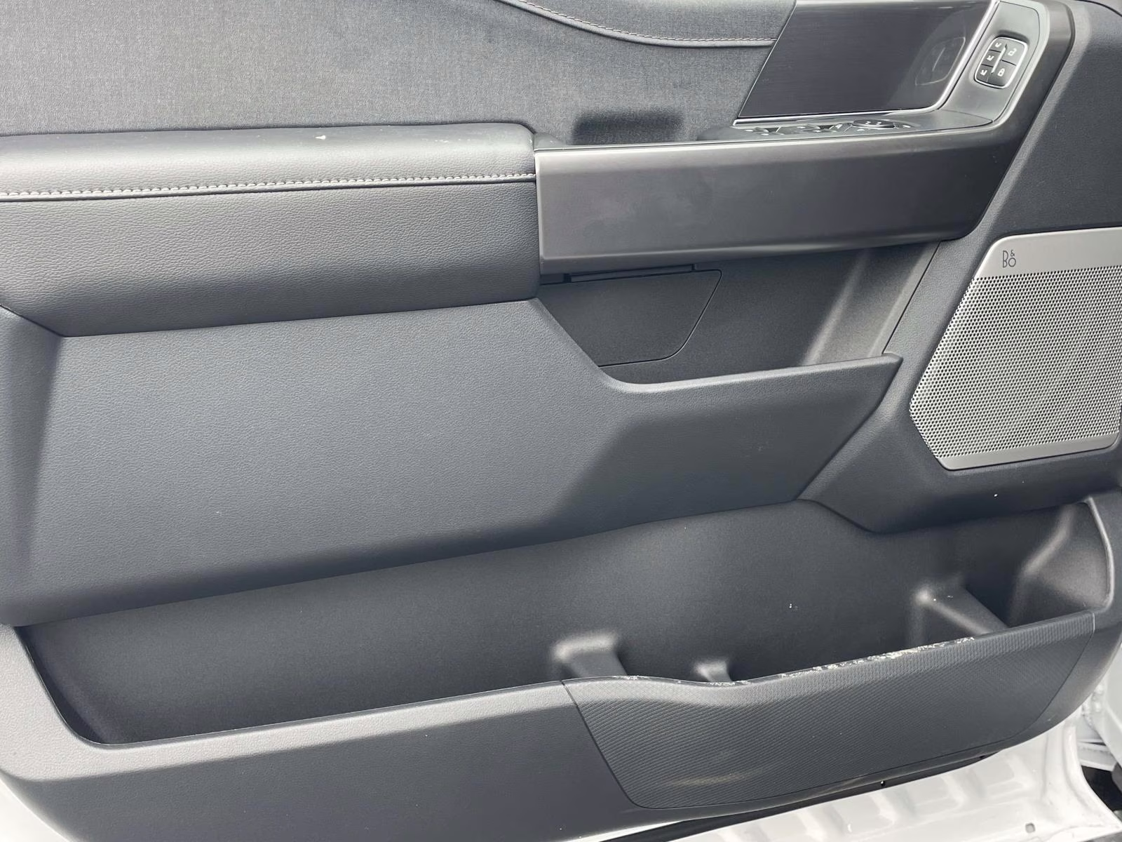 2026 Oxford White Ford F-150 Lariat 4X4 Truck