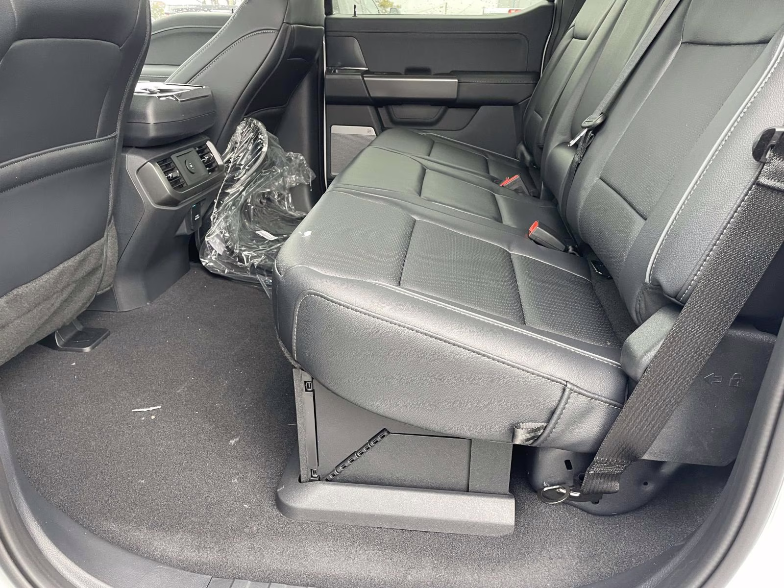 2026 Oxford White Ford F-150 Lariat 4X4 Truck