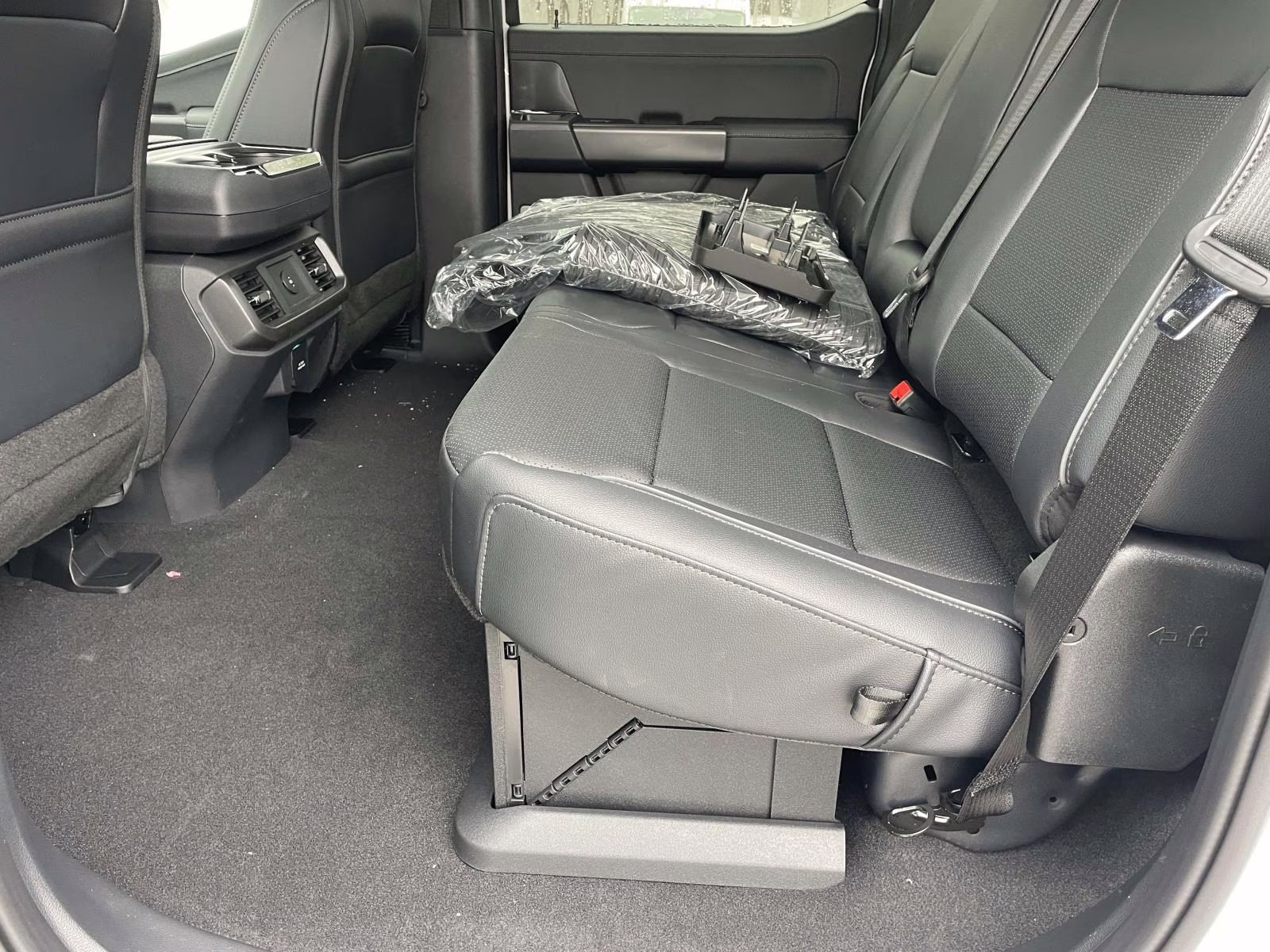 2026 Oxford White Ford F-150 Lariat 4X4 Truck