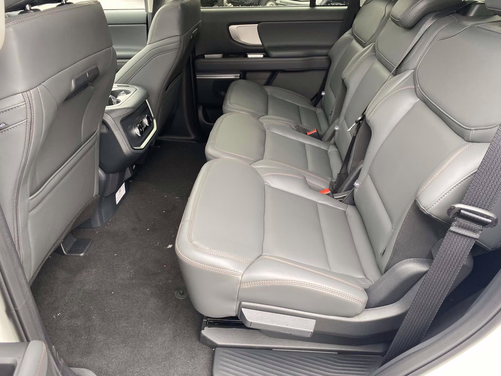 2025 Star White Metallic Tri-Coat Ford Expedition Active 4X4 SUV