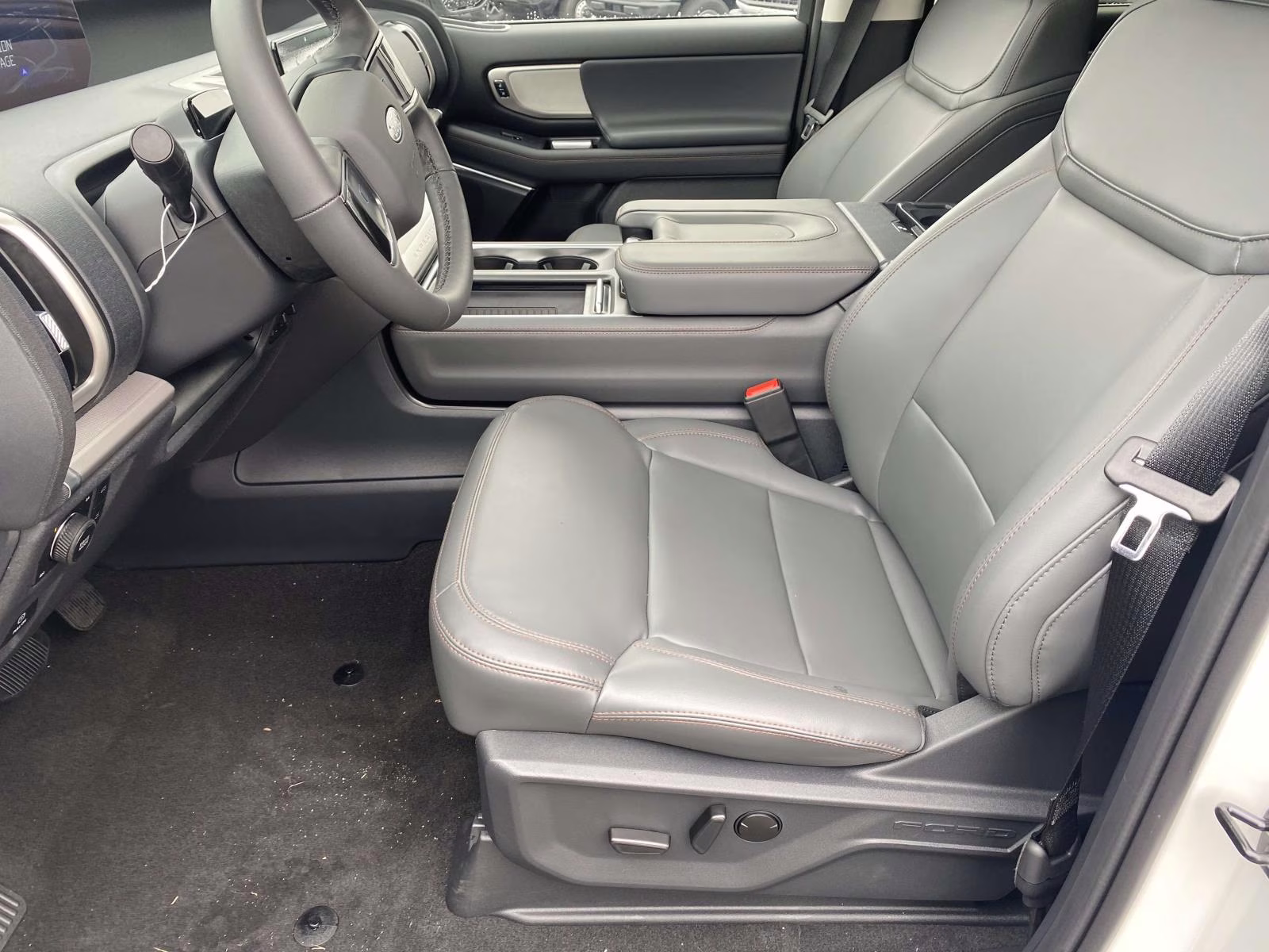 2025 Star White Metallic Tri-Coat Ford Expedition Active 4X4 SUV