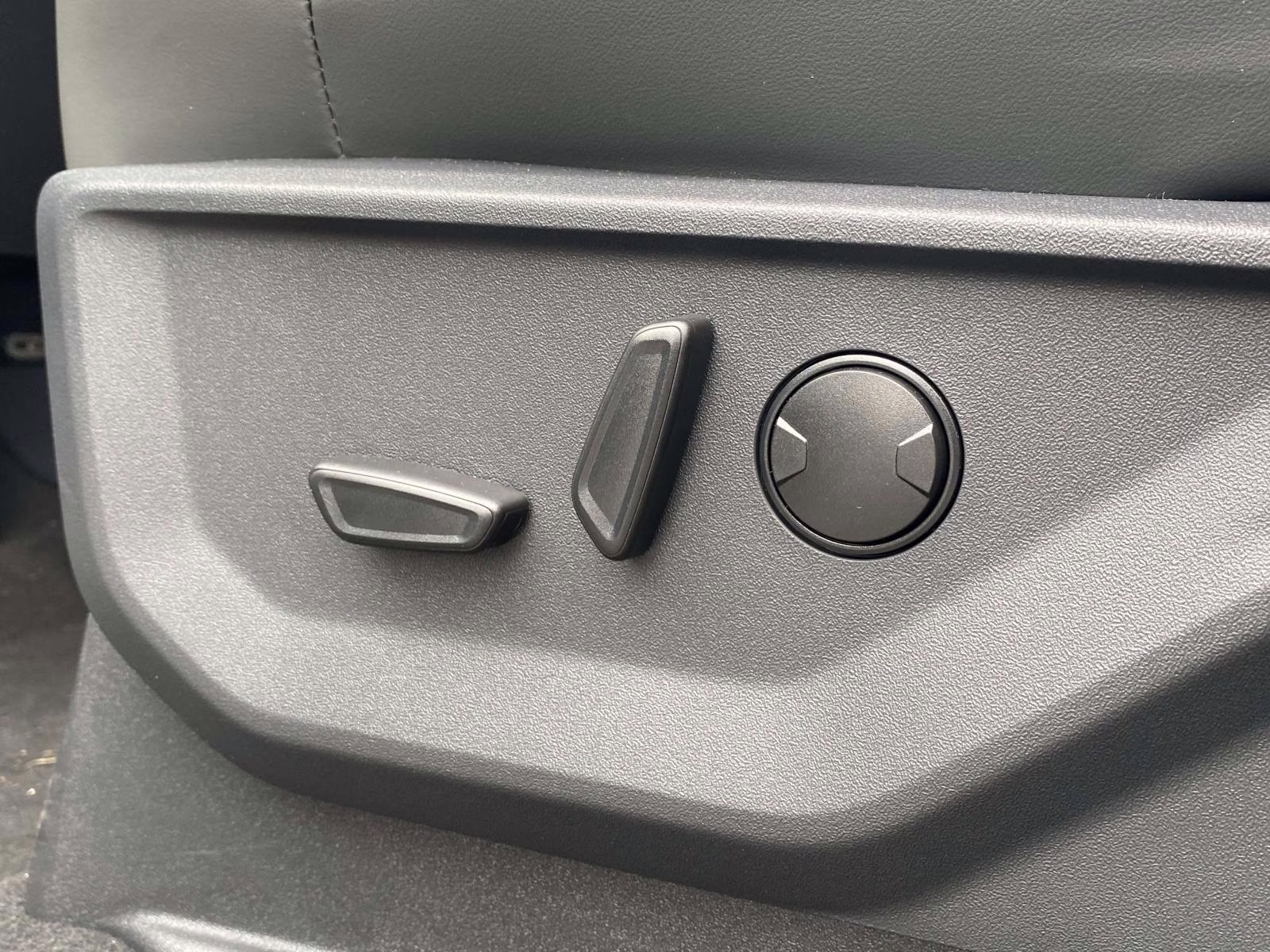 2025 Star White Metallic Tri-Coat Ford Expedition Active 4X4 SUV