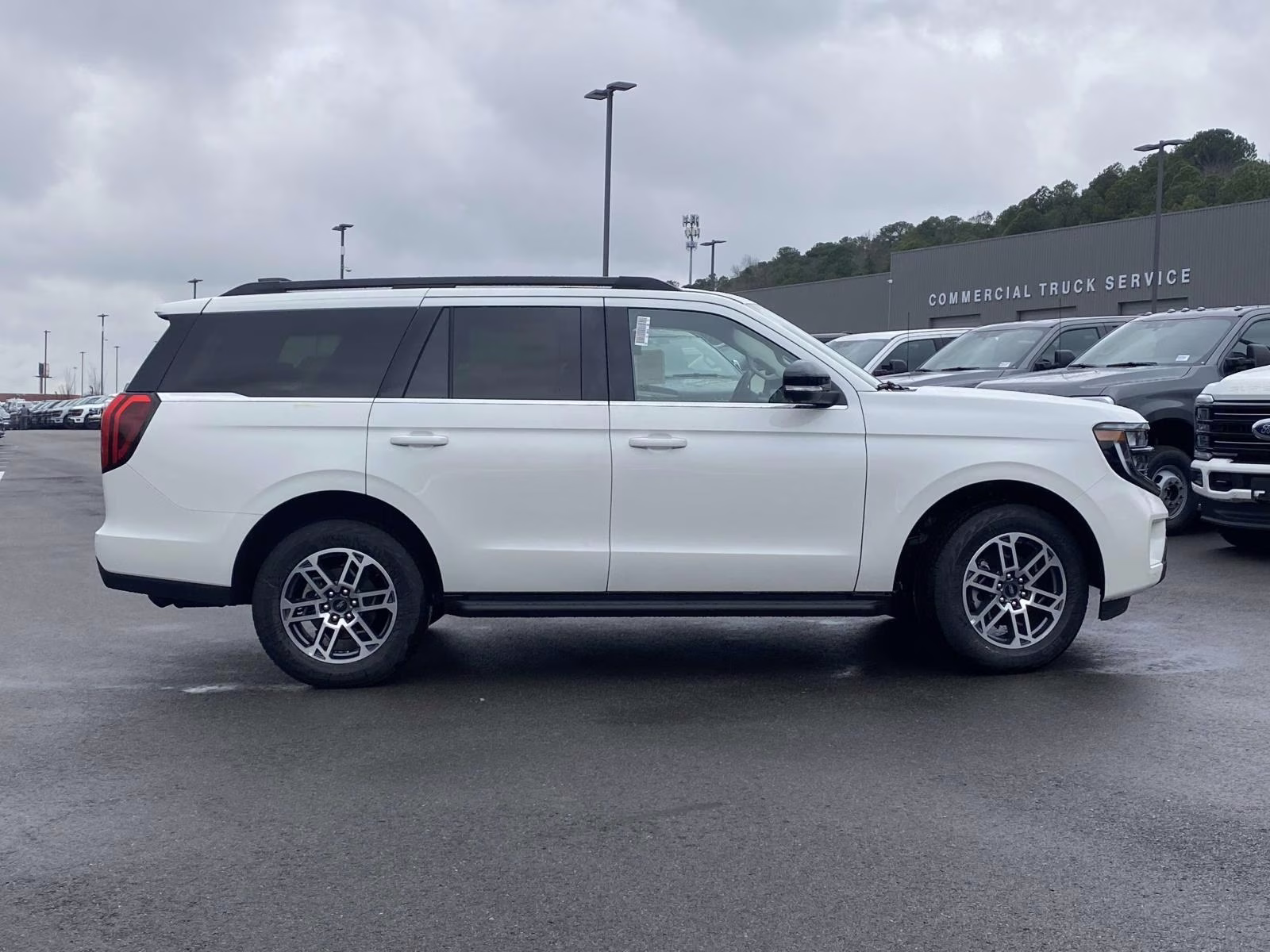 2025 Star White Metallic Tri-Coat Ford Expedition Active 4X4 SUV