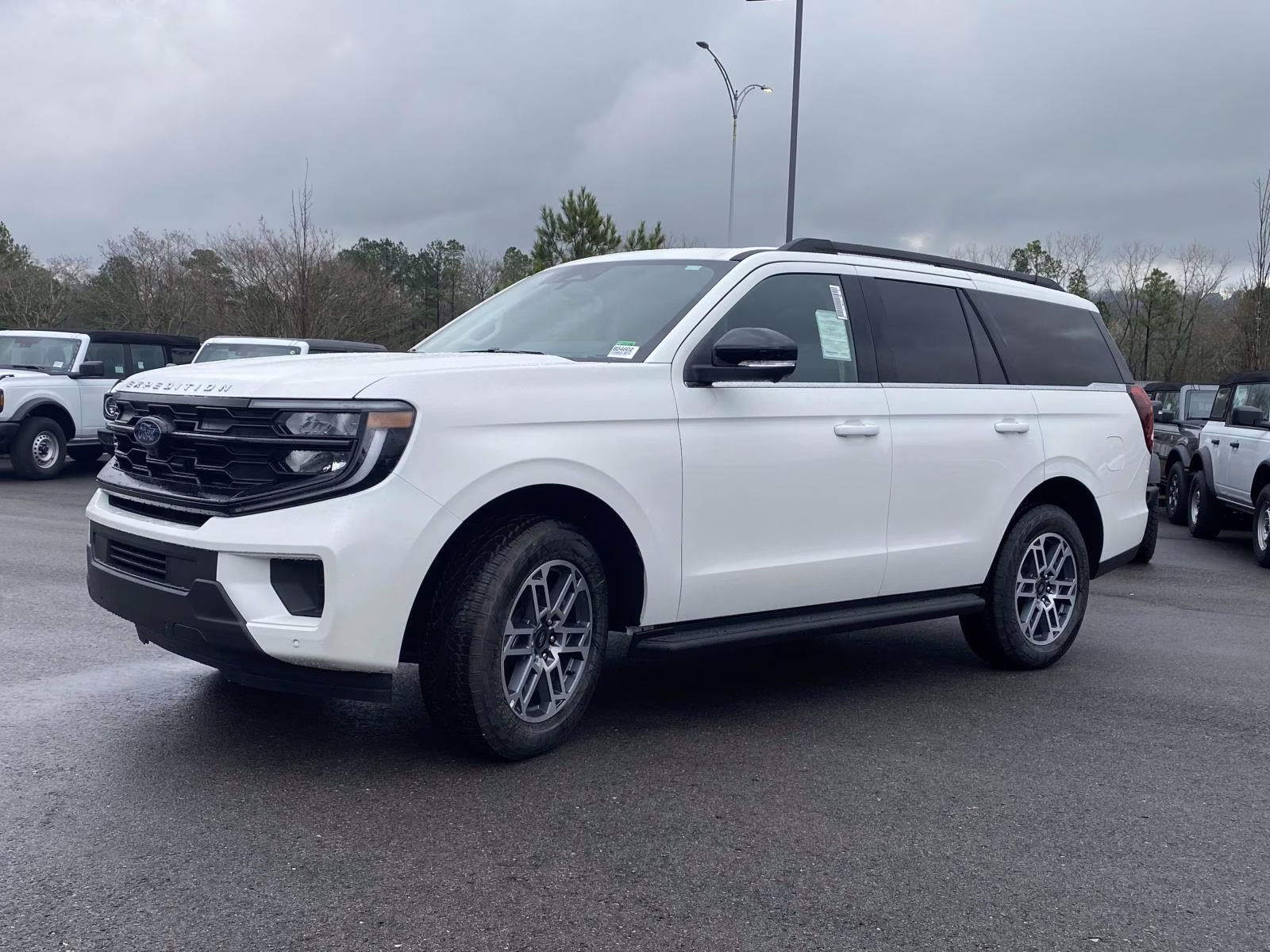 2025 Star White Metallic Tri-Coat Ford Expedition Active 4X4 SUV