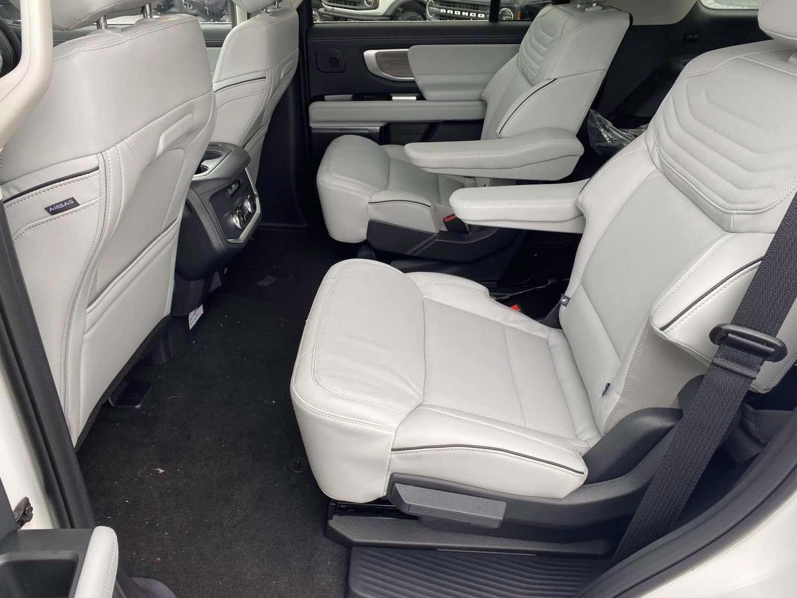 2025 Star White Metallic Tri-Coat Ford Expedition Platinum 4X4 SUV