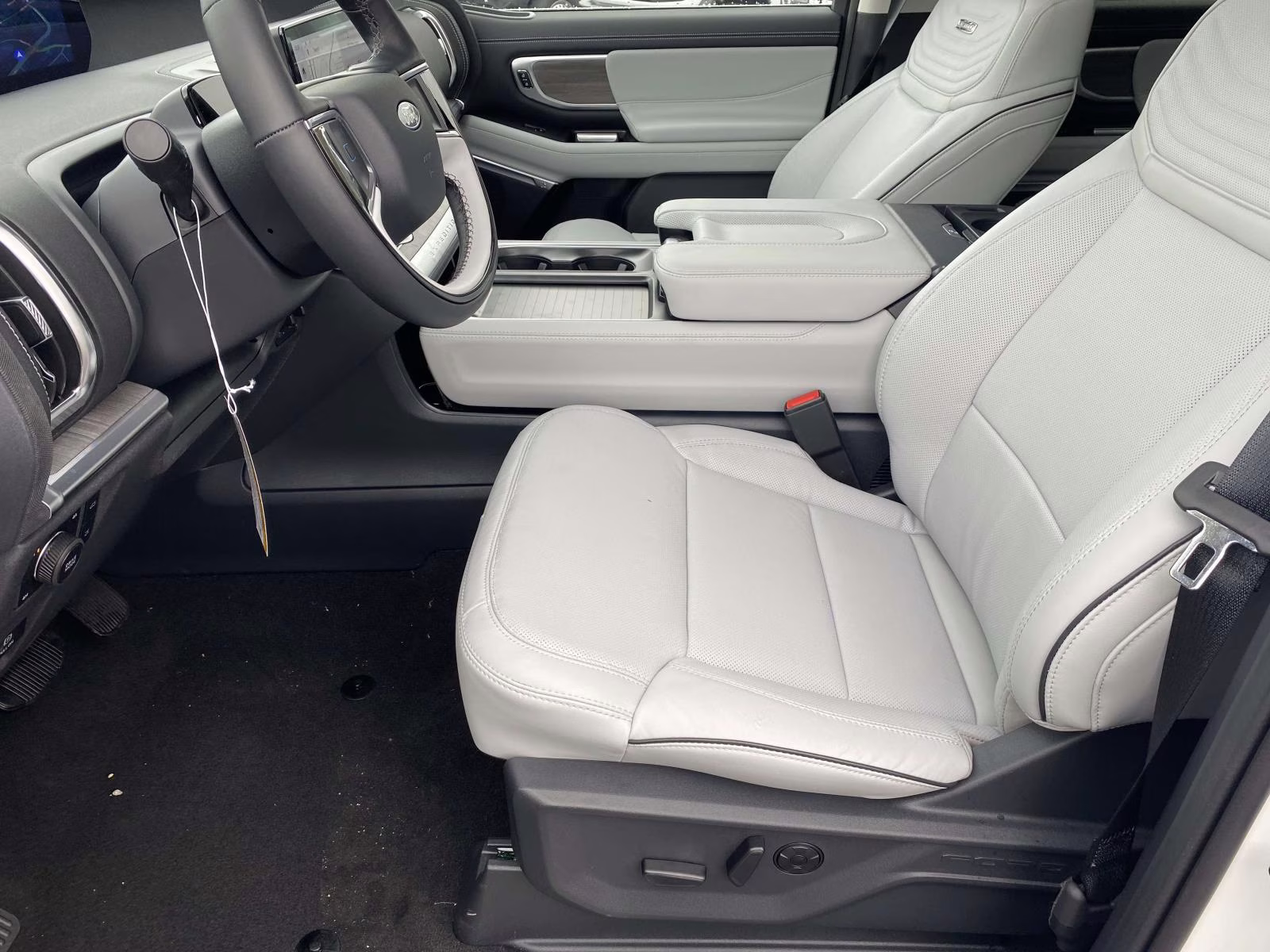 2025 Star White Metallic Tri-Coat Ford Expedition Platinum 4X4 SUV