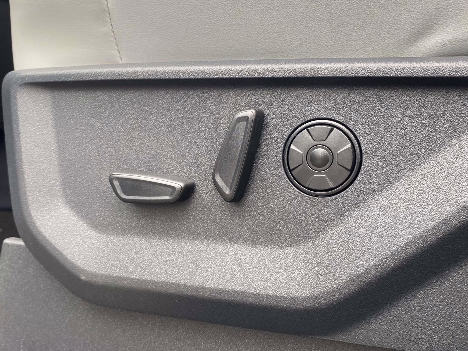 2025 Star White Metallic Tri-Coat Ford Expedition Platinum 4X4 SUV