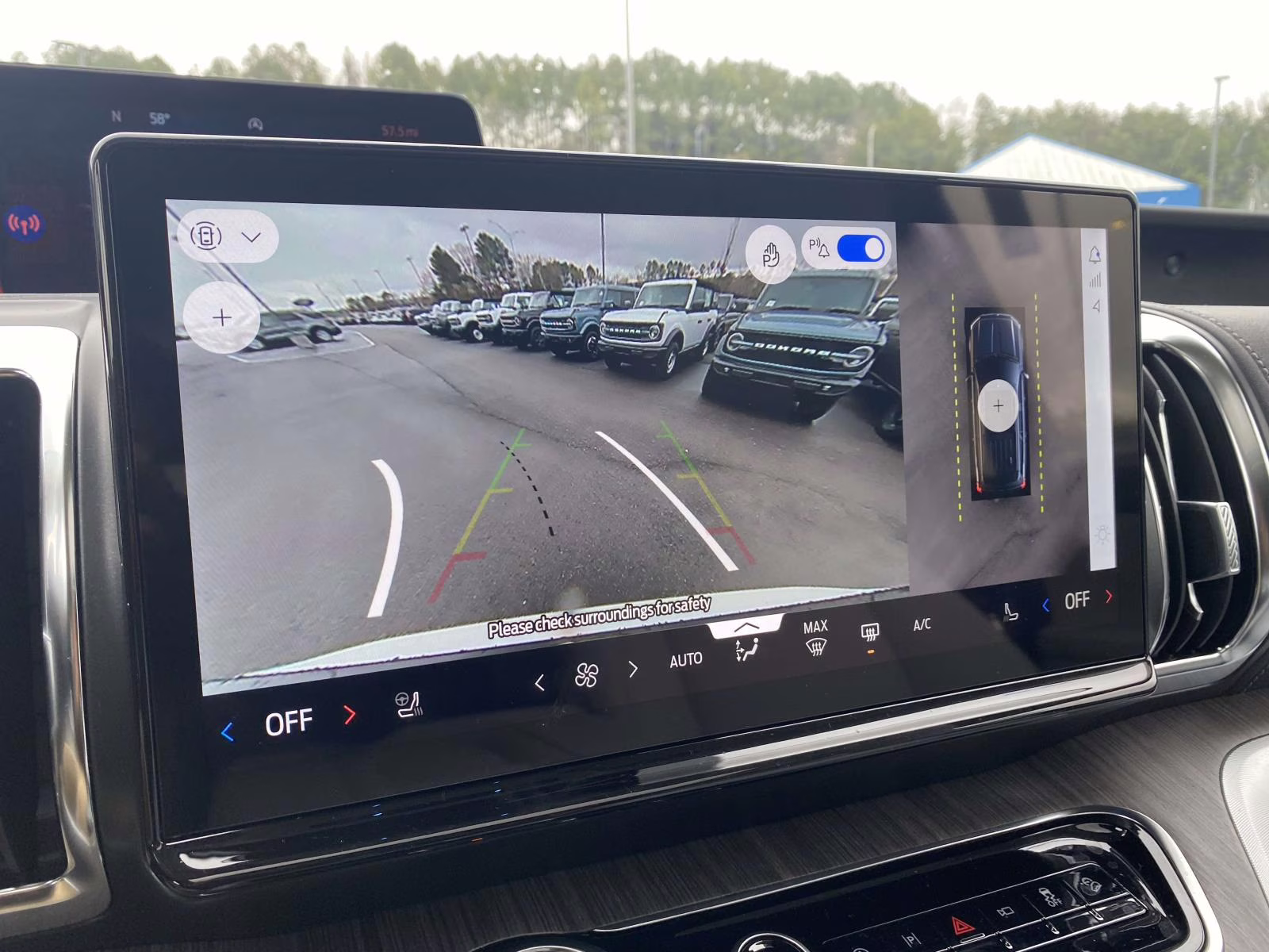 2025 Star White Metallic Tri-Coat Ford Expedition Platinum 4X4 SUV