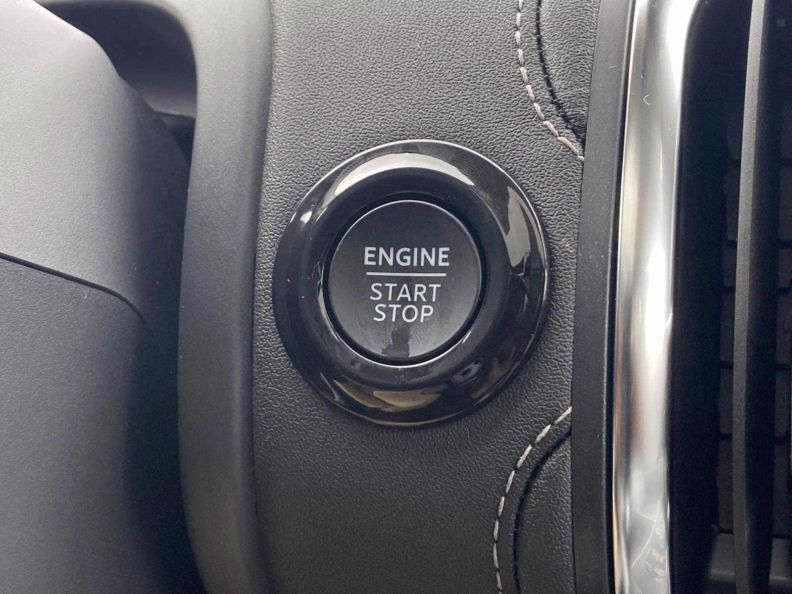 2025 Star White Metallic Tri-Coat Ford Expedition Platinum 4X4 SUV