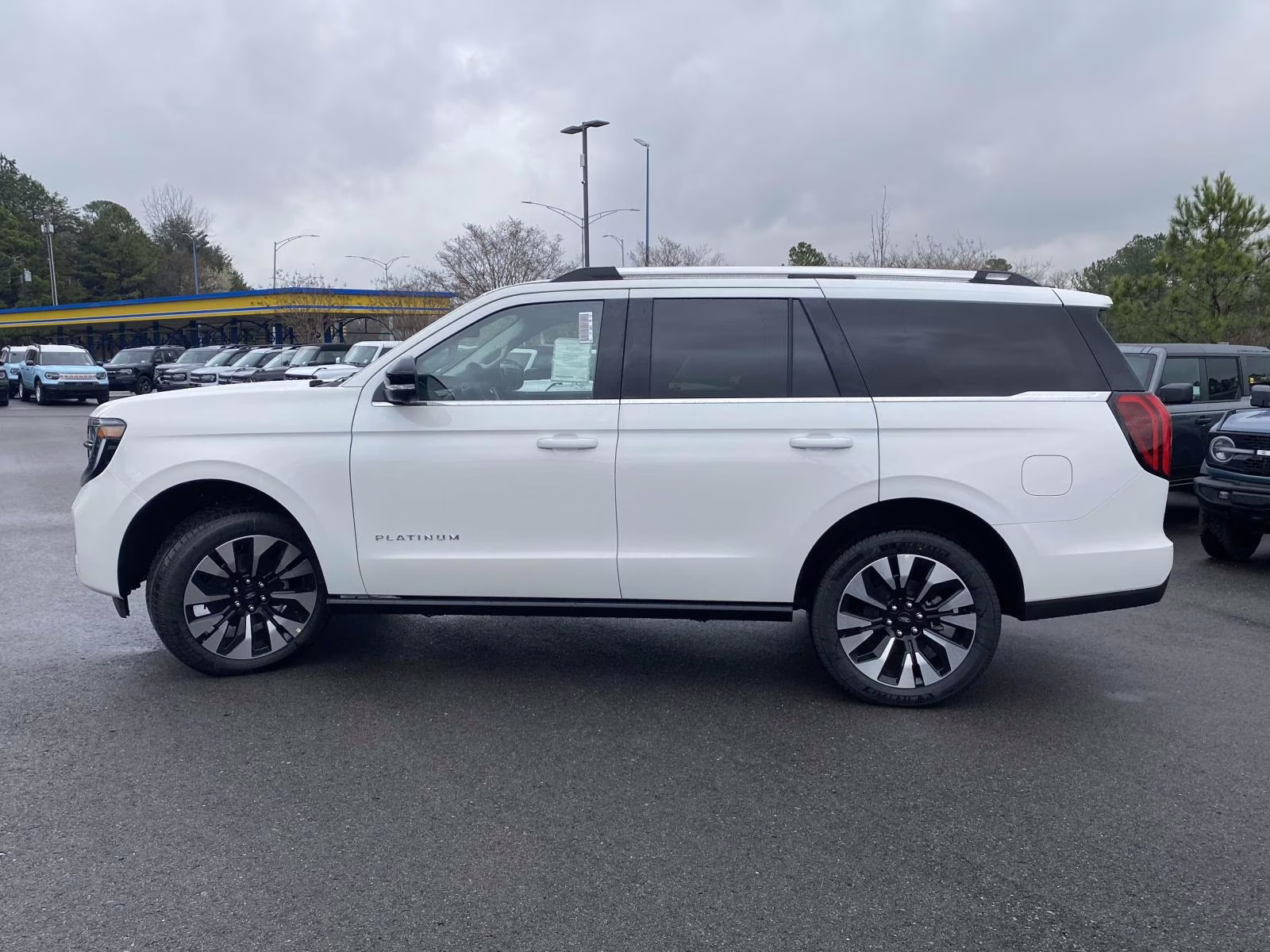 2025 Star White Metallic Tri-Coat Ford Expedition Platinum 4X4 SUV