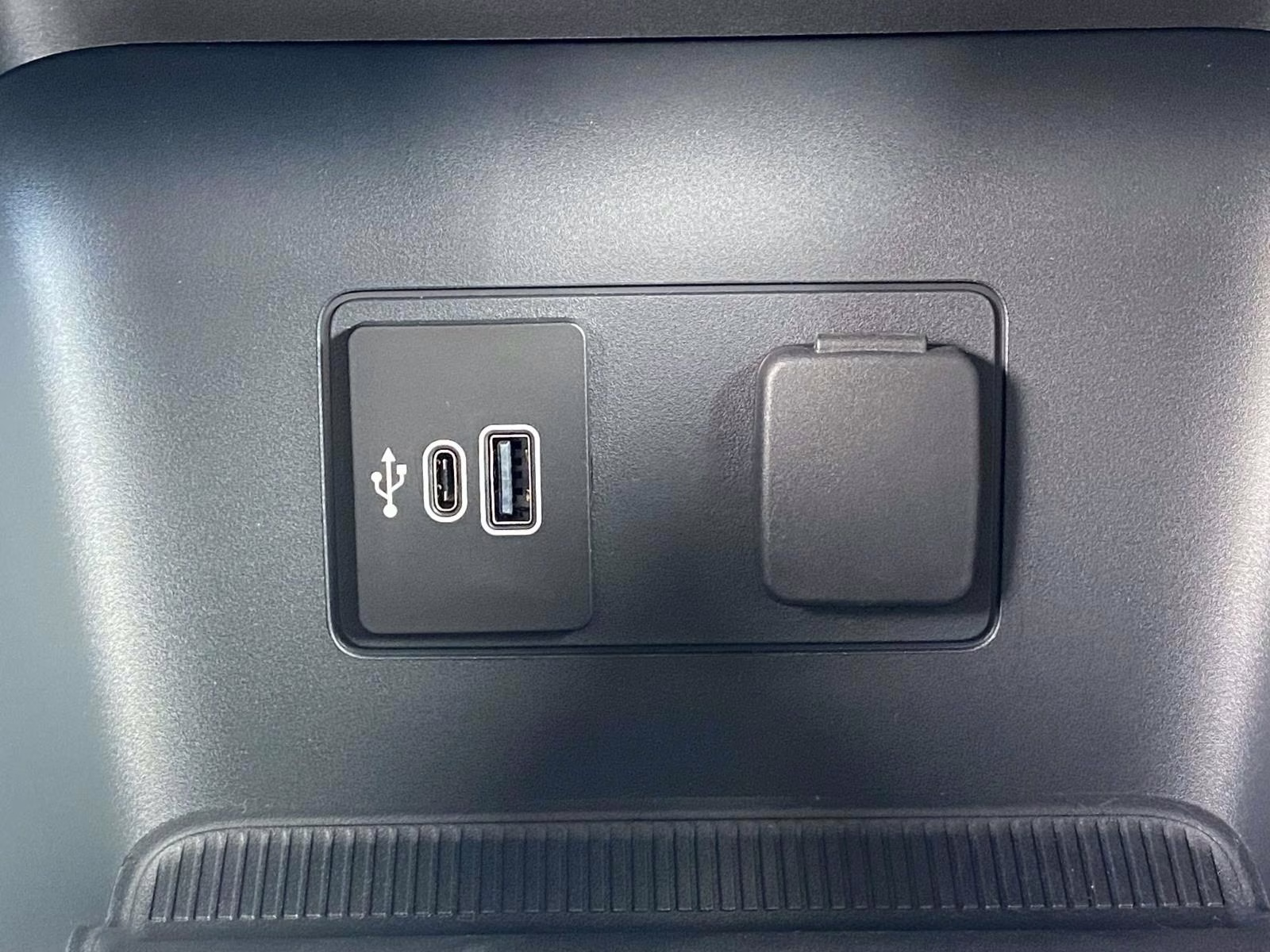 2026 Black Metallic Ford Explorer Active 4X4 SUV