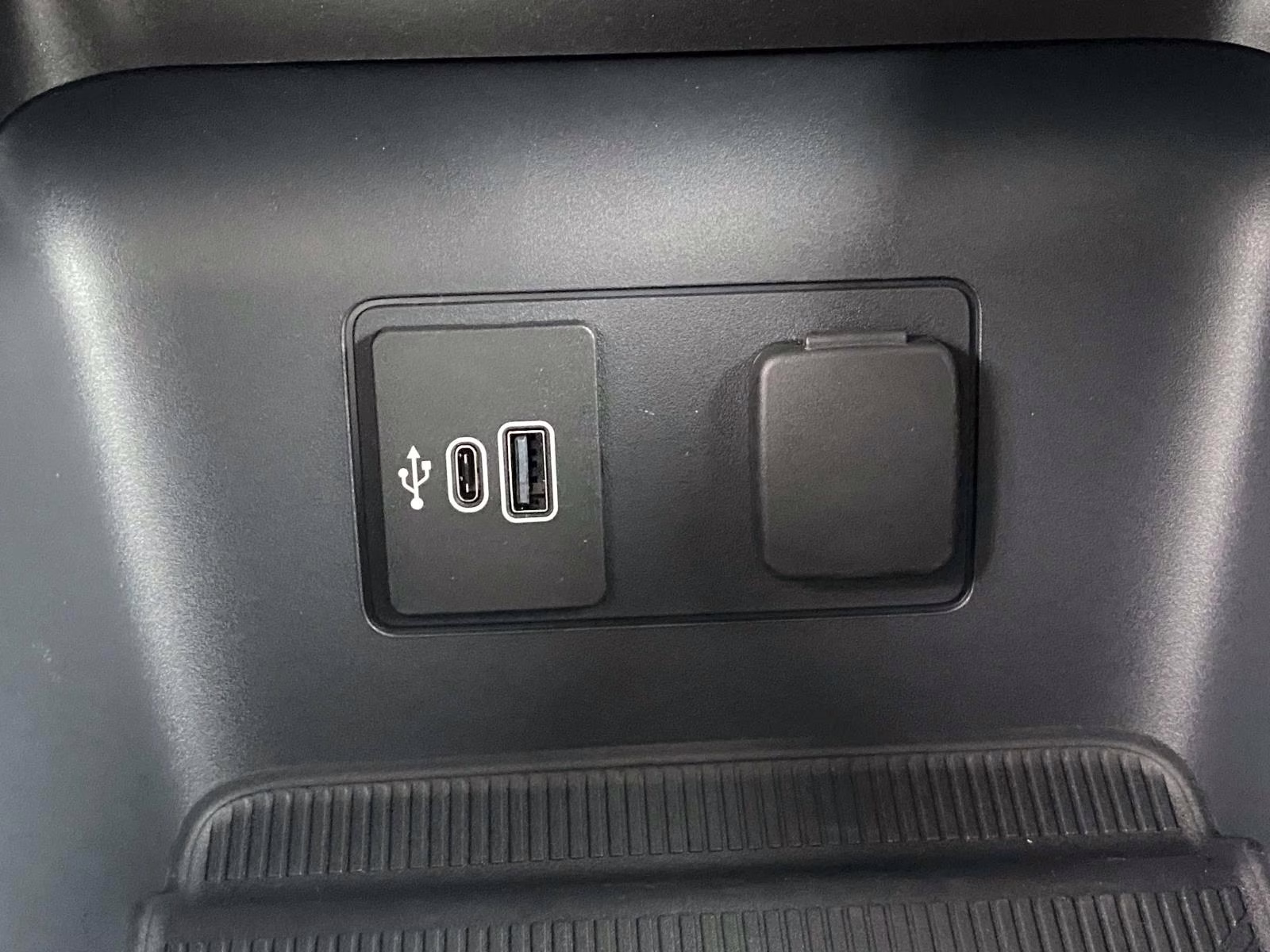 2026 Carbonized Gray Metallic Ford Explorer Active 4X4 SUV