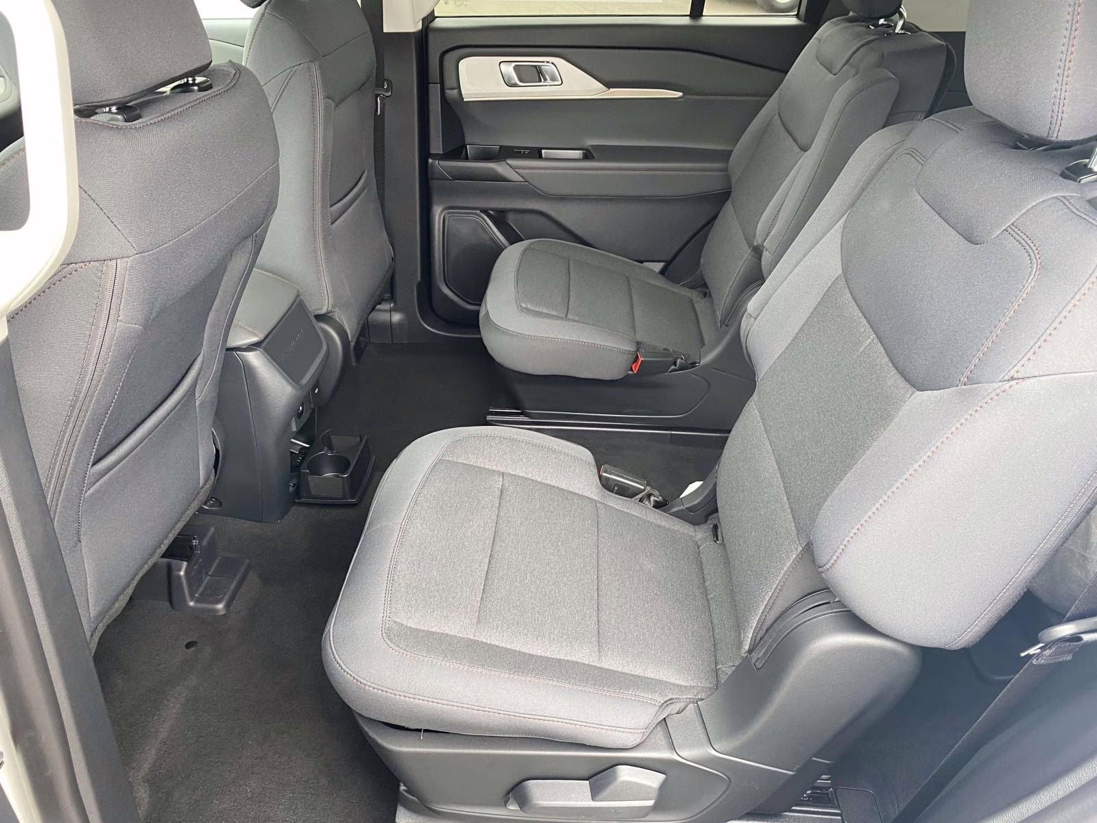 2026 White Metallic Ford Explorer Active 4X4 SUV