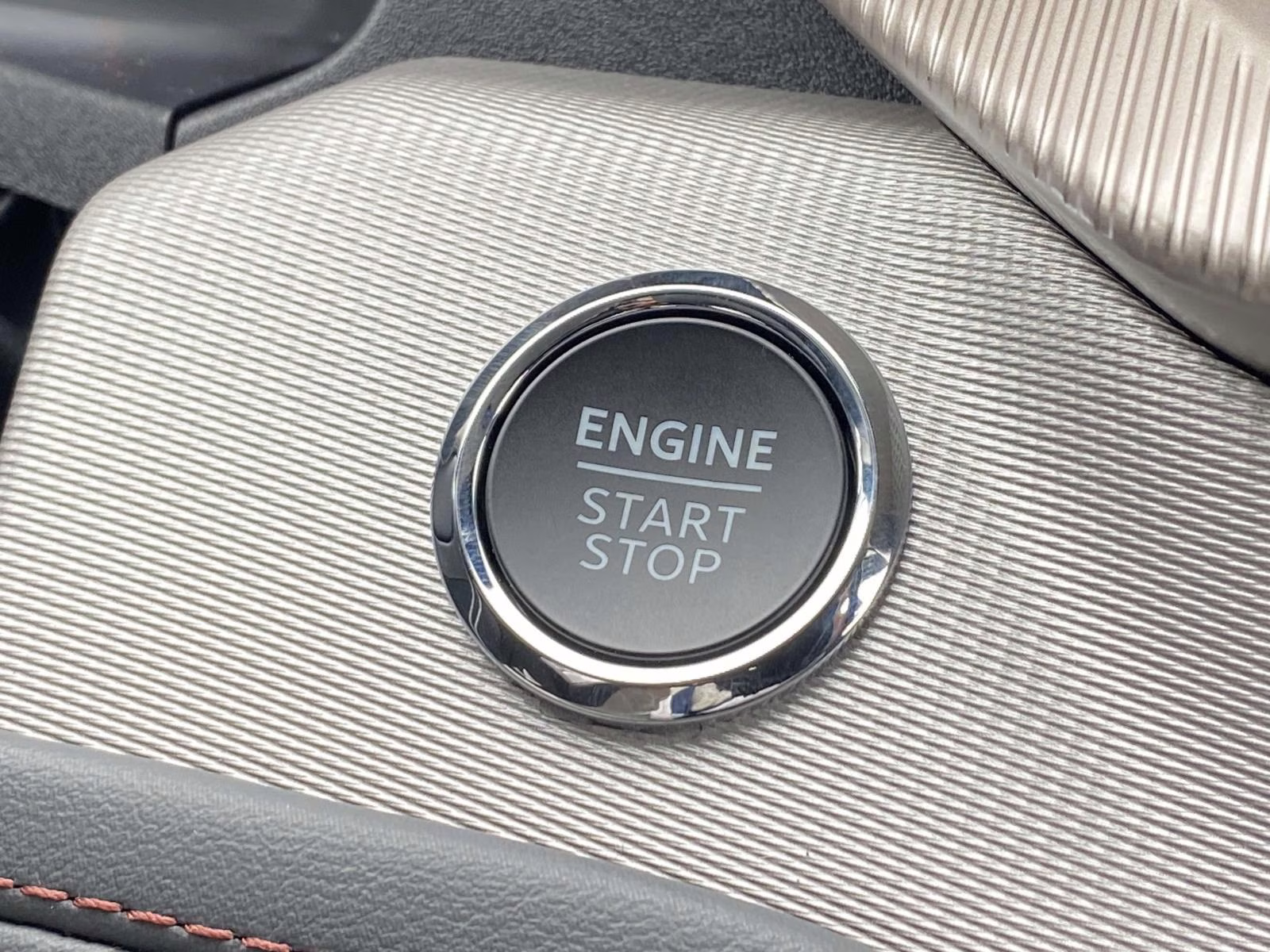 2026 White Metallic Ford Explorer Active 4X4 SUV