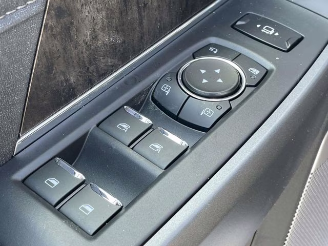 2026 White Metallic Ford Super Duty F-250 SRW Lariat 4X4 Truck